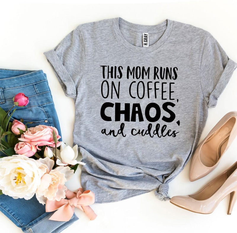 T-shirt "This Mom Runs On Coffee, Chaos, & Cuddles"