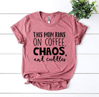 T-shirt "This Mom Runs On Coffee, Chaos, & Cuddles"