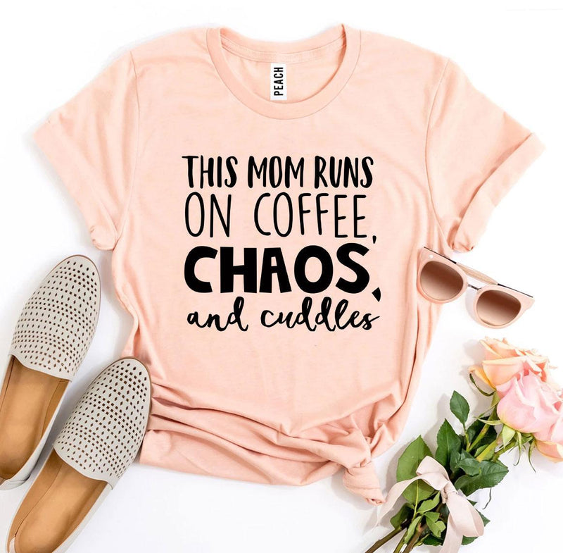 T-shirt "This Mom Runs On Coffee, Chaos, & Cuddles"